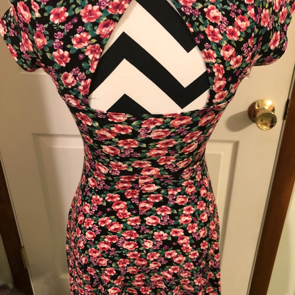 Dress - Picture 5 of 5